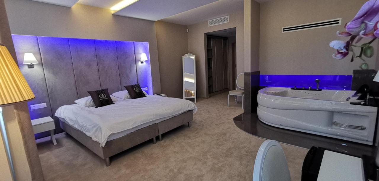 Hotel Sevilla Gold Leczeszyce Bagian luar foto