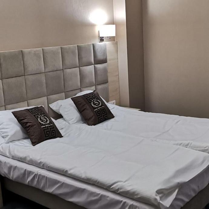 Hotel Sevilla Gold Leczeszyce Bagian luar foto