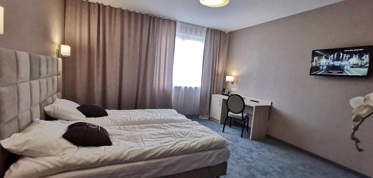 Hotel Sevilla Gold Leczeszyce Bagian luar foto
