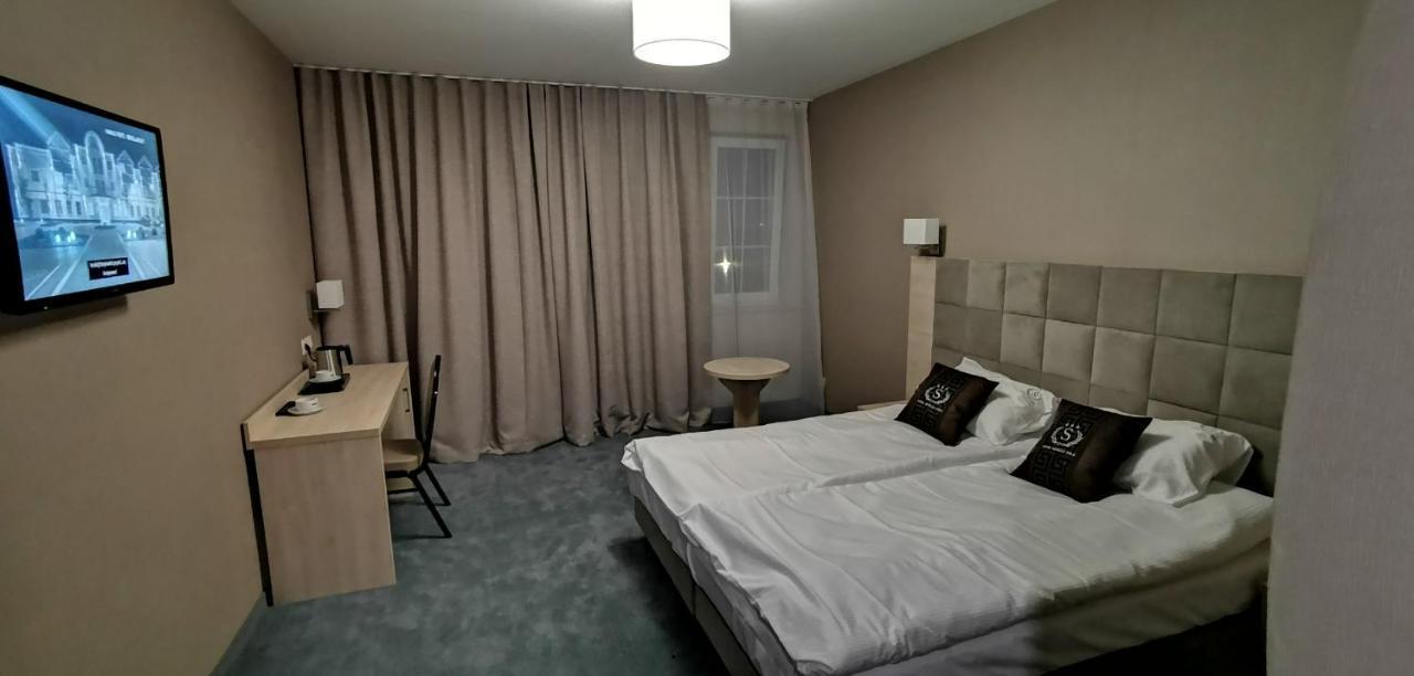 Hotel Sevilla Gold Leczeszyce Bagian luar foto