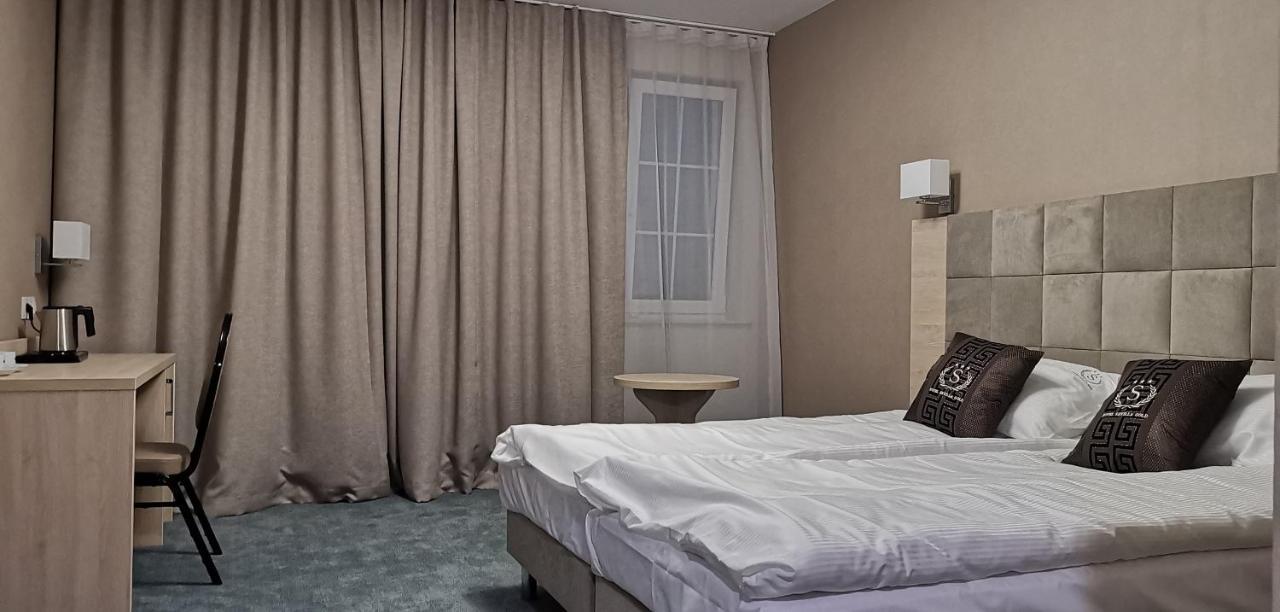 Hotel Sevilla Gold Leczeszyce Bagian luar foto